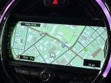 ●純正ナビ:一体感のあるナビは、高級感ある車内を演出してくれます。オーディオ機能も充実しておりますので、運転もより楽しめます♪
