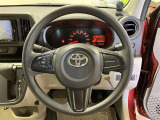 ステアリングから手を離さず、運転に集中したままオーディオ等の操作ができます。
