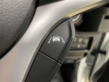 【レーンディパーチャーアラート】車線または走路からの逸脱の可能性を警告すると共に、車線または走路からの逸脱を避けるためのハンドル操作の一部を支援する機能です。