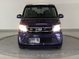 ディスチャージヘッドライト【HID】を装備していますのでとても明るく、夜間の走行や雨の日も安全・安心です。