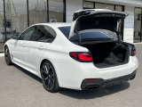 BMWを熟知したメカニックによる、360度の納車前点検。ドイツ本国と同様の教育・訓練を受けたメカニックが徹底的に点検、整備した後にお客様にお引渡しします。