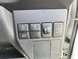 各種機能のボタンがあります。もちろん運転席からの操作も可能。スマートに使いこなしてください。
