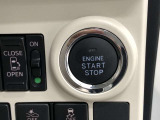 エンジンスタートスイッチです。キーが車内にあれば、エンジンの始動や停止はスイッチを押すだけ!キーを取り出す手間を省き、ワンプッシュで操作できるので簡単でスムーズです。