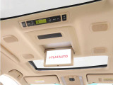 【電動後席モニター】プレミアムサウンド専用!電動開閉後席フリップダウンモニターです。5.1chサウンド、18スピーカーの専用音響システムとなり、人気の装備になります。