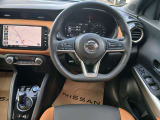 視界が良く操作しやすい運転席 様々なスイッチ類が安全と快適をお届けいたします。