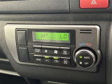 オートエアコンは温度を設定するだけで、自動で風量などを設定してくれます。運転しながら操作も必要ないので、安全性も向上します。