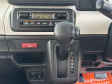 快適な温度を保ってくれるオートエアコンとインパネオートマです。どちらも操作がしやすい位置にあります。