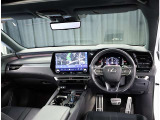 デザインもよく、居心地のよい運転席ですね。分かりやすいスイッチ類ですから操作もしやすく運転をサポートします。
