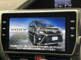 【10.5インチナビ】高級感とインパクトのある大画面ナビを装備。各種オーディオ操作はもちろん、スマホ連携もできる利便性の高いナビです♪