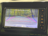 【バックカメラ】駐車時に後方がリアルタイム映像で確認できます。大型商業施設や立体駐車場での駐車時や、夜間のバック時に大活躍!運転スキルに関わらず、今や必須となった装備のひとつです!