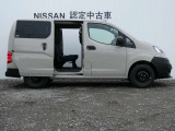 サイドドアも大きくスライドし、荷物の出し入れが楽にできます。