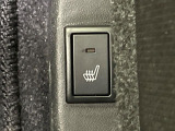 【前席+後席シートヒーター】寒い日に重宝するシートヒーターを後席にも装備!エアコンより早く温まってくれるので寒がりの人も安心ですね♪エアコンの温風は乾燥するから苦手、という方にもをおすすめです。