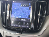 ナビ画面のままディスプレイの下のボタンを押しますと、地図の下部に無線接続したスマートフォンや再生するオーディオの情報が表示されます