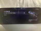 ハンドル操作をアシストすることにより車線からの逸脱回避を支援します。