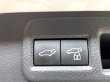 【パワーバックドア】スマートキーや運転席のボタンを押すだけでリアゲートが自動で開閉します!荷物を持っている時や、高い位置にあるバックドアを閉める際に便利な機能です♪