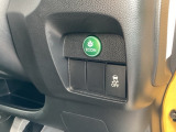 横滑り抑制機能を搭載し、滑りやすい路面での車両安定性を高めます。