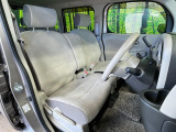 運転席まわりには十分なスペースがあり、大柄な方でもゆったり運転していただける環境です。