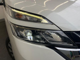 【LEDヘッドライト】悪天候や夜間走行時も良好な視界を確保し安心して運転できる高輝度LEDヘッドライトを装備!点灯速度が早く、消費電力も抑えられています。