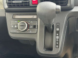 エアコンはオートエアコンです★温度調節も細かくできるので車内を快適な温度にできますよ(*^^*)人気の装備です☆