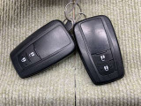 手荷物が多いときでも、スマートキーをバッグやポケットに携帯していれば、キーを取り出すことなくドアの解錠・施錠ができます