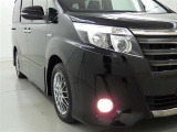 フォグランプ装着車です。暗い夜道の車両前方を明るく照らします