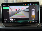 バックモニターとパークディスタンスコントロールを装備しております。
