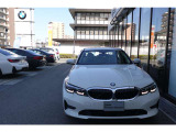 BMWの代名詞の【キドニーグリル】グリルが腎臓のように見えるので【キドニー】と呼ばれるようになりました。一目見ただけでBMWであると認識できる確固たるアイコンとして存在感を放ちます。
