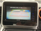 バックモニターで車庫入れまどらくらく、高感度カラーカメラですので僅かな光でもくっきりと見え、夜でも安心して駐車出来ます。