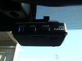 事故に遭遇してしまった時など、品質の高い映像と音声で運転の記録するドラレコ。ドライブの思い出を記録に残したい方や、ご自身のドライビングをチェックされたいお客さまにもおすすめです。