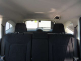 前席からのリアビューです。中古車でも気持ち良くお乗り頂けるように、仕上げ専門スタッフが内装をクリーニングして納車いたします!