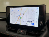 【10.5インチディスプレイオーディオ】各種オーディオ機能とスマホ連携機能を搭載しています。コネクティッドナビにも対応。車載ナビ機能も搭載。機能の詳細につきましては、店舗スタッフまでお尋ねください。