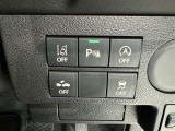 コーナーセンサーを車の前後に装備。障害物までの距離に応じて警告音を変えてお知らせ。縦列駐車時や駐車場・車庫などでの取り回しをサポートします。詳細は販売店スタッフまでおたずねください。