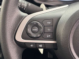 運転中、オーディオの操作をしてて、ハッとしたことはありませんか?ステアリングスイッチは、運転中でもハンドルでオーディオの操作が可能です。安全なドライブをサポートします。