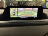 狭い場所での駐車やすれ違いなどでより的確な運転操作に役立つ360&deg;ビューモニターが装備されています。