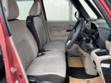 運転席まわりです。実際に座ってみて、乗り心地を体験してみてください。