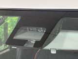 【スズキ セーフティサポート】走行中に前方の車両等を認識し、衝突しそうな時は警報とブレーキで衝突回避と被害軽減をアシスト。より安全にドライブをお楽しみいただけます。