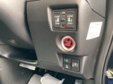 【両側パワースライドドア】です。リモコンや運転席のスイッチ操作で楽々自動開閉。