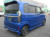 バックカメラ装備!!車庫入れが苦手な方でも安全に駐車可能です!!