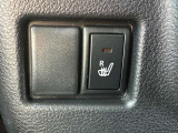 寒い時期には嬉しい装備のシートヒーターです。スイッチONですぐ温まります。冬の車内って寒いですが、シートヒーター使用時の心地よさは助かります。