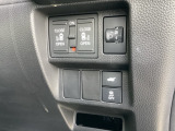 【両側パワースライドドア】です。リモコンや運転席のスイッチ操作で楽々自動開閉。