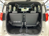シートを立てた状態でもお荷物を置くことが出来ます♪