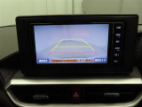 バックモニターを装備しています。車庫入れ時等に車両後方が確認出来るのでとても便利です。