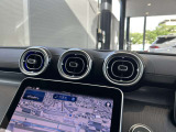総在庫で600台ほどの取り扱いがございます。弊社デモカー使用の車両やメーカー使用の車両などもご紹介ができます。