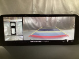 狭い場所での駐車やすれ違いなどでより的確な運転操作に役立つ360&deg;ビューモニターが装備されています。