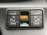 【両側パワースライドドア】スマートキーや運転席のスイッチで後席両側スライドドアの開閉が可能♪電動だから力を入れてドアを開ける必要が無く、小さなお子様でも簡単に開け閉めでき快適です♪