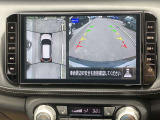 アラウンドビューモニター装備!空から見ているような映像によって不慣れな場所での車庫入れや縦列駐車等はもちろん狭い道でのすれ違いも安心♪