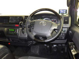 運転の際、常に目にする部分だけにシックで飽きのこないデザインが良いですね。