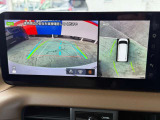 駐停車には便利なアラウンドビューモニター搭載。サイドモニターの切り替えも可能です。