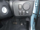 各種機能のボタンがあります。もちろん運転席からの操作も可能。スマートに使いこなしてください。