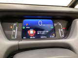 デジタル表示のスピードメーターとタコメーター、燃費やオドメーターなどの表示の他に、ホンダセンシング機能などの表示もできる多機能なマルチインフォメーション・ディスプレイです。